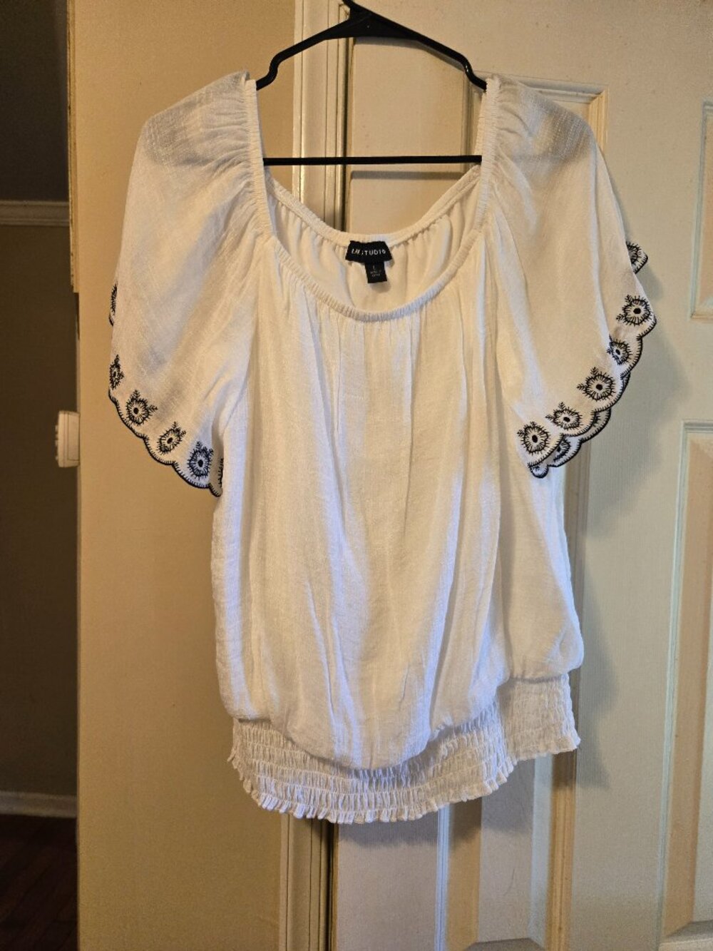 I.N. Studios, new without tags, never worn, elastic waistband, cute fit any age
